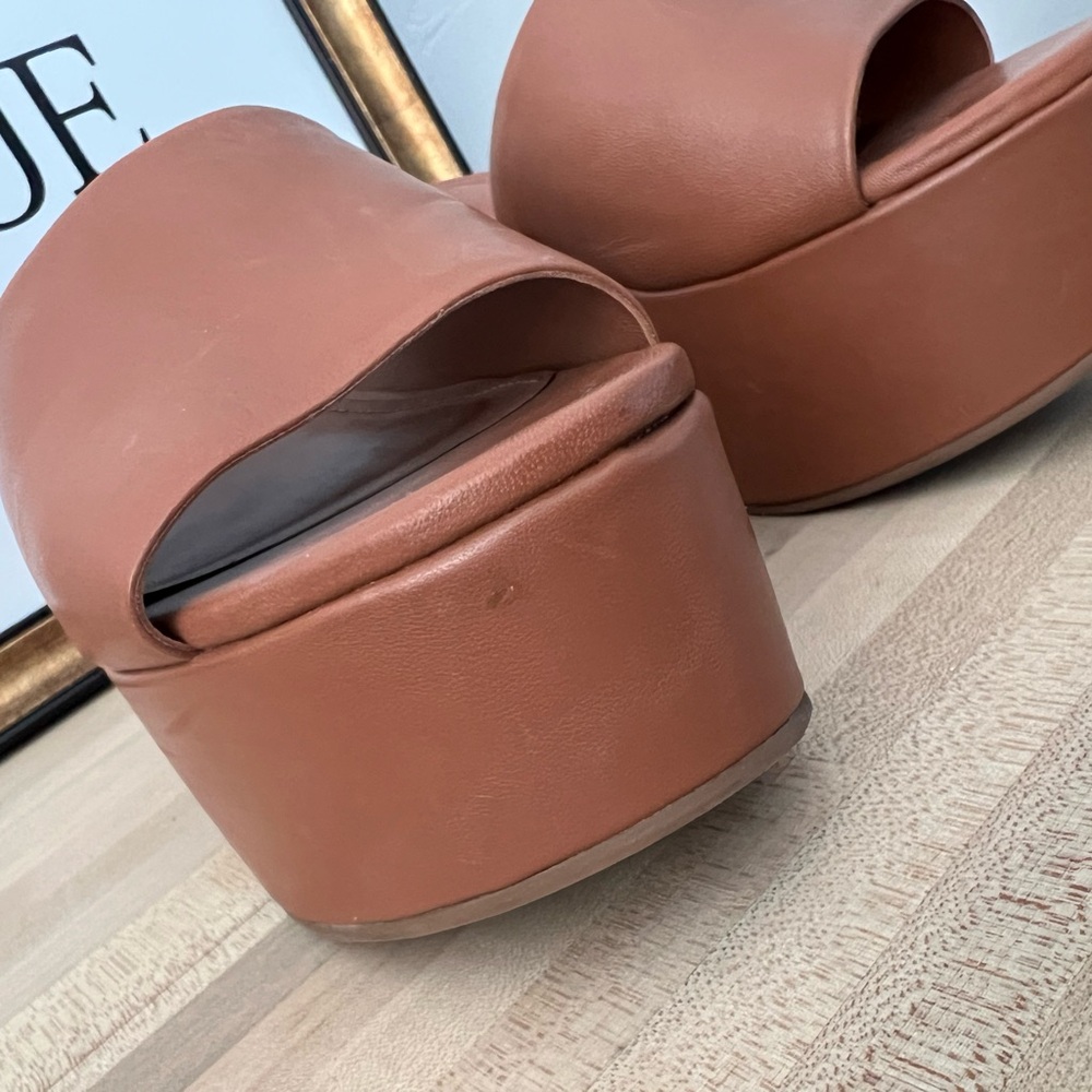 Larroude Cognac Platform Shoes with Chunky Design - Picture 2 of 8